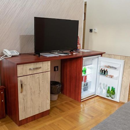 Hotel Kutko Pančevo Екстериор снимка