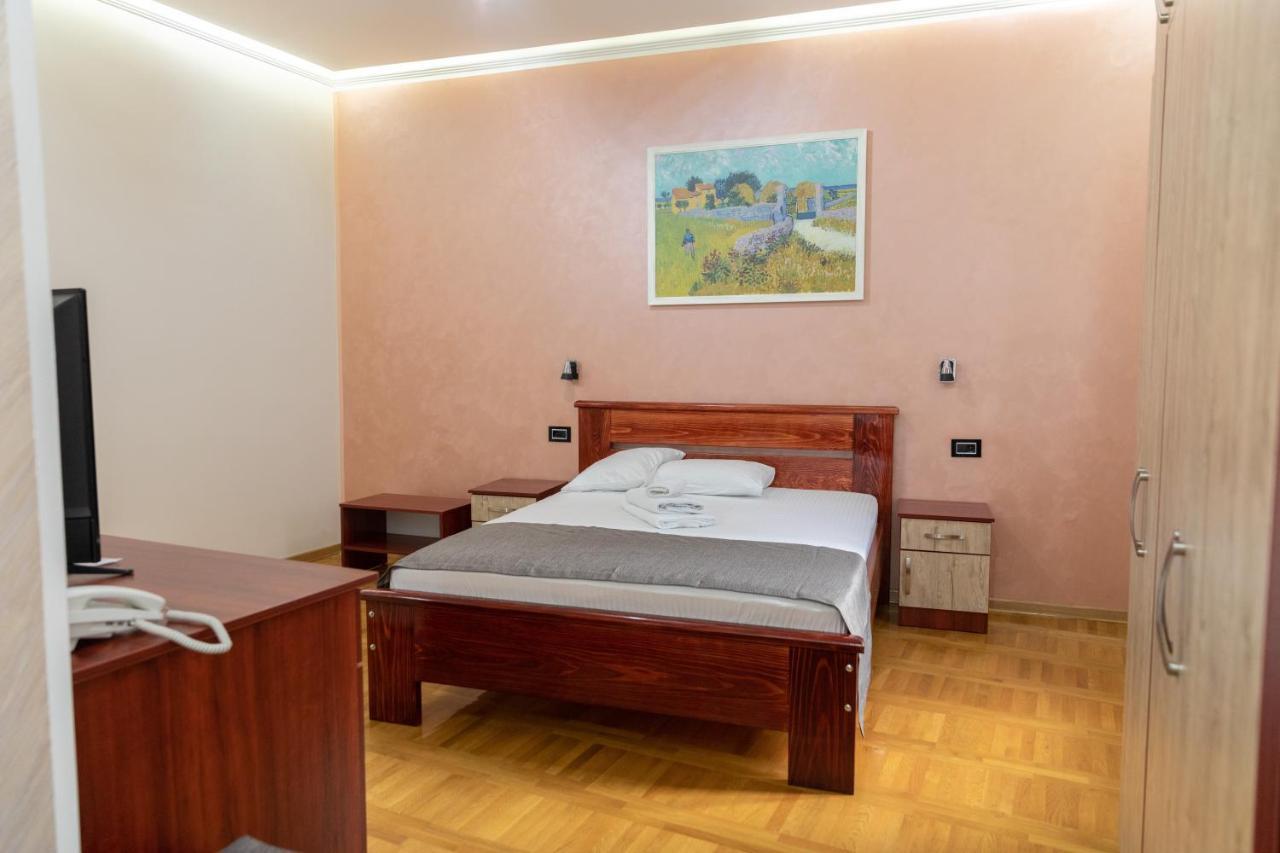 Hotel Kutko Pančevo Екстериор снимка