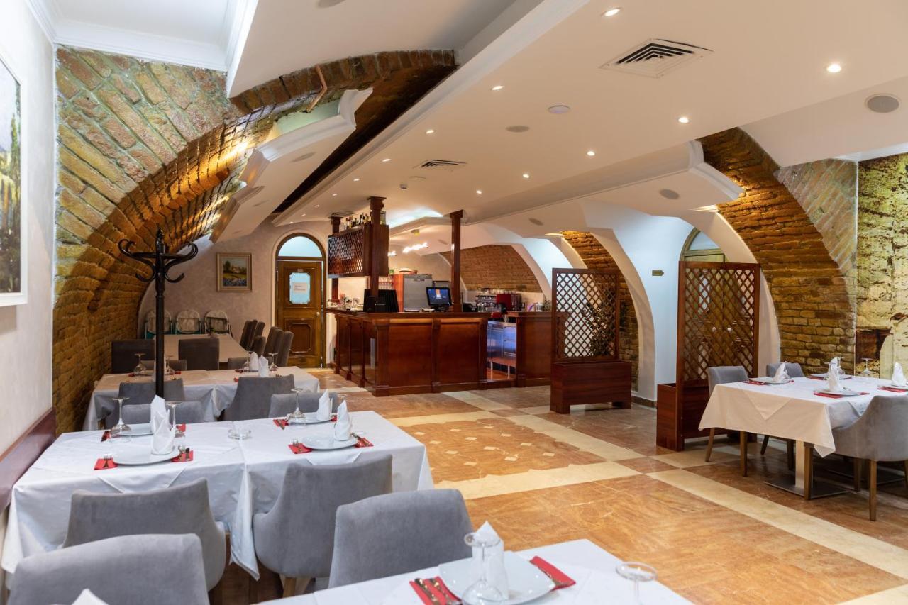 Hotel Kutko Pančevo Екстериор снимка