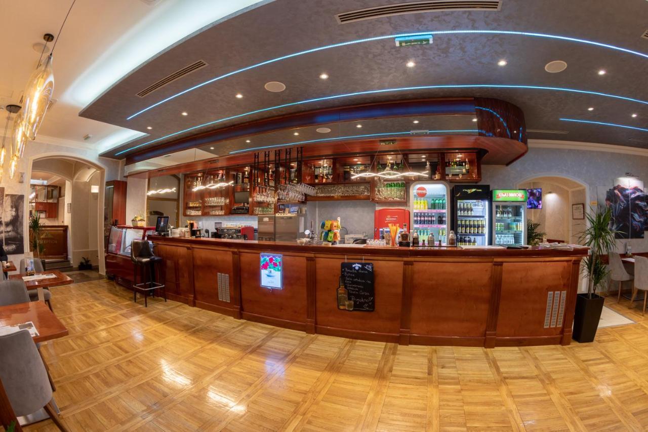 Hotel Kutko Pančevo Екстериор снимка